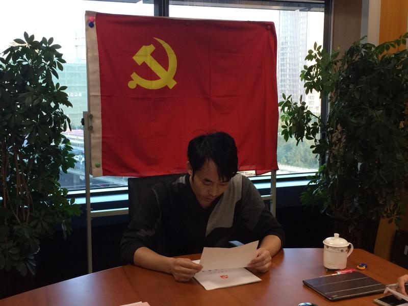 闻鹏飞同志光荣加入中国共产党